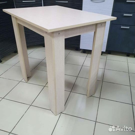 Стол кухонный
