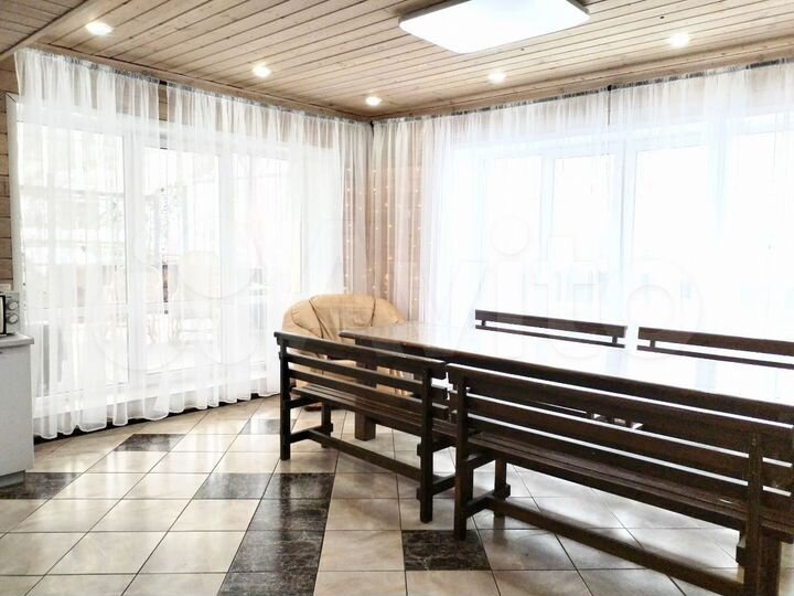 Дом 300 м² на участке 10 сот.