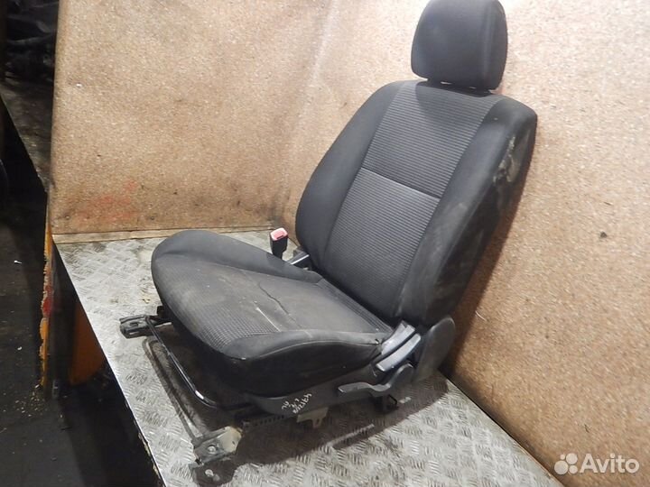 Сиденье переднее левое, Mitsubishi (Митсубиси) -la