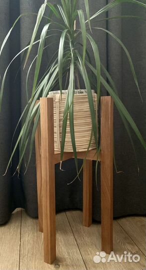 Деревянная подставка для цветов