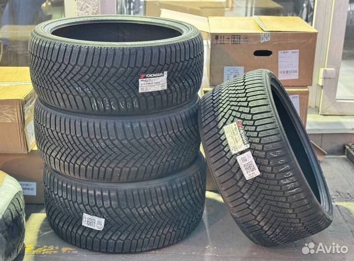 Yokohama BluEarth Winter V906 275/35 R23 и 315/30 R23 108V