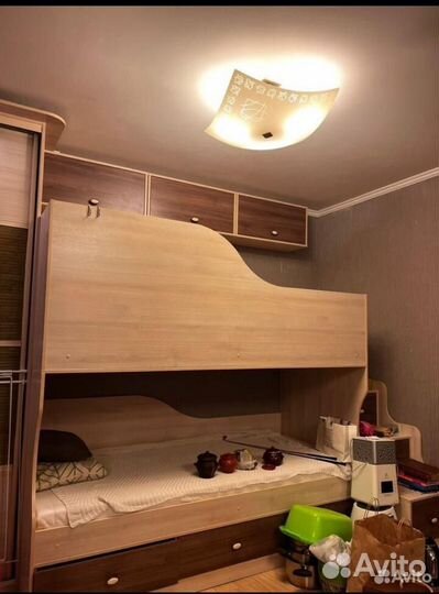 Двухъярусная кровать бу с детским столиком