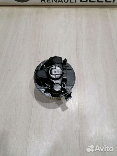 Вентилятор мотор печки отопителя Nissan terrano D1