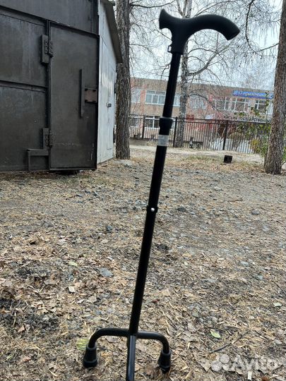 Трость трехопорная