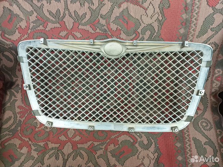 Решетка радиатора chrysler 300c