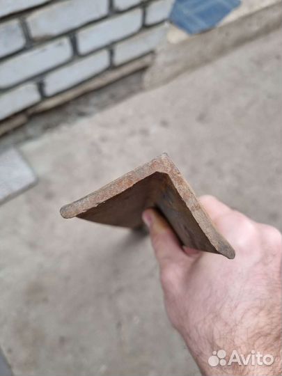 Уголок металлический