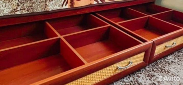 Кровать односпальная с выдвижными ящиками