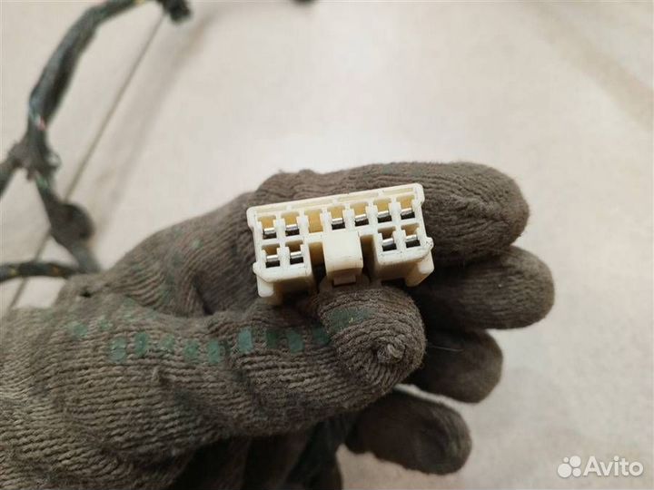 Проводка двери передней правой Mitsubishi Pajero