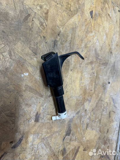 Форсунка омывателя фар правая Camry 40