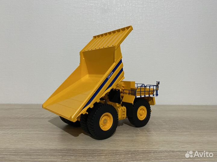 Модель самосвала Белаз 75131 1:50