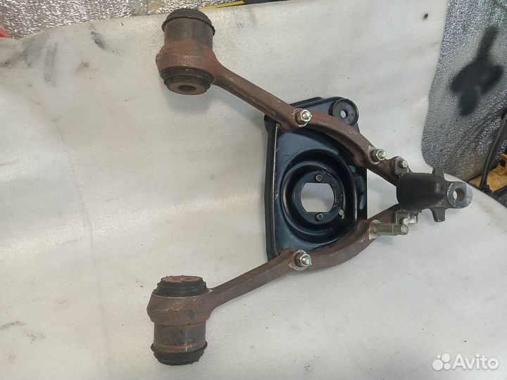 Новый рычаг подвески нижний правый в сборе газ-221
