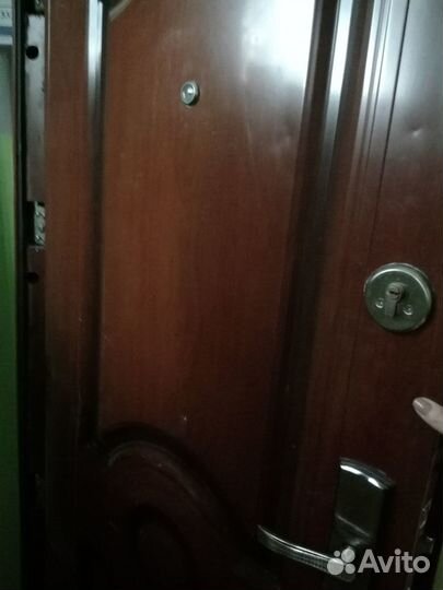 Дверь входная металлическая б/у