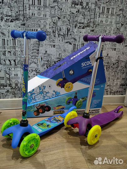 Самокат трёхколёсный колеса светятся новый