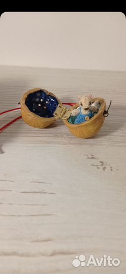 Медвежонок в скорлупе грецкого ореха