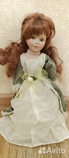 Кукла фарфоровая