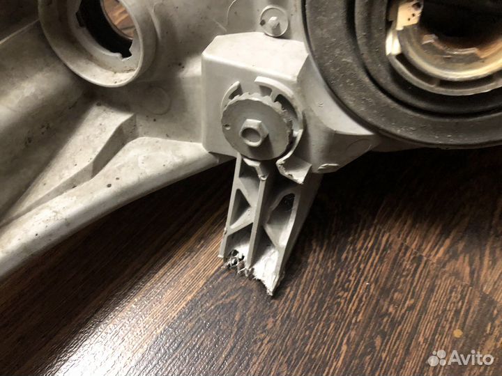 Правая фара Toyota highlander