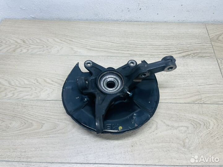 Кулак передний правый Honda Civic 4D 1.8