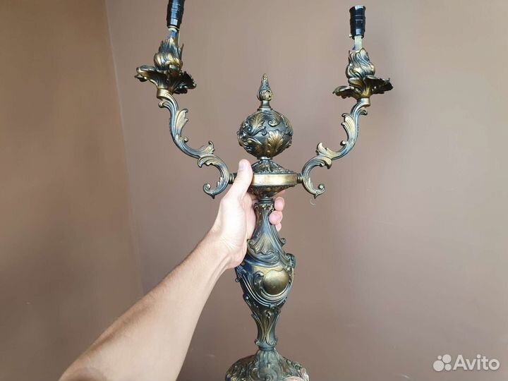 Огромный бронзовый настольный светильник