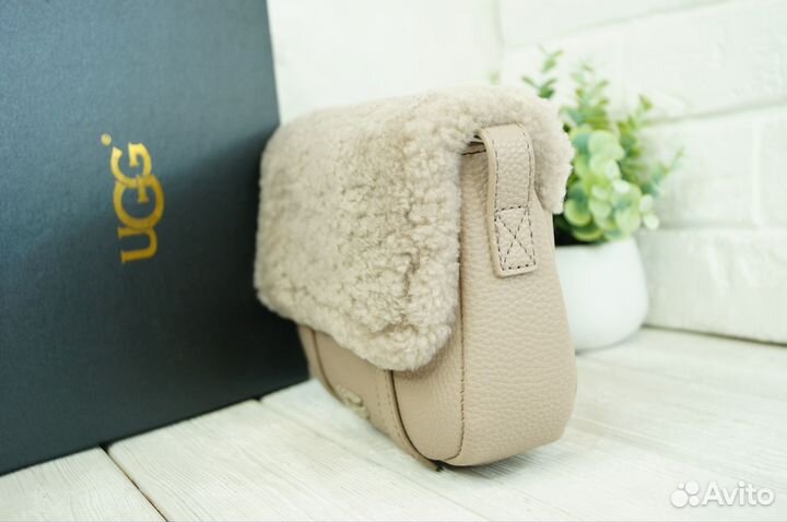 Сумка новая через плечо UGG Bia mini бежевая