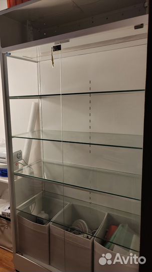 Стеллаж со стеклом