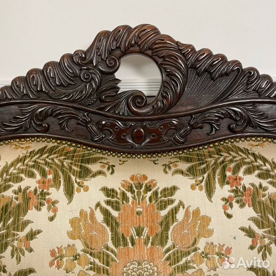Антикварный большой диван в стиле Biedermeier