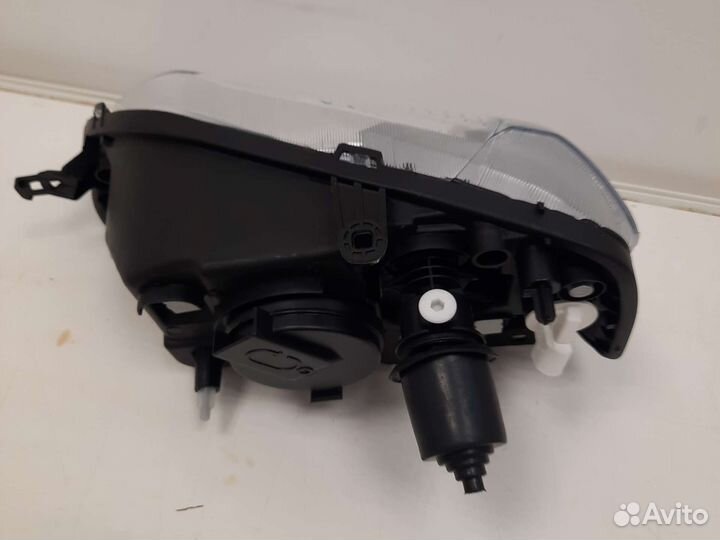 Фара правая Renault Logan 1