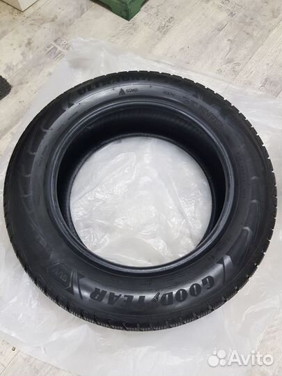 Goodyear UltraGrip Ice 215/65 R17 99