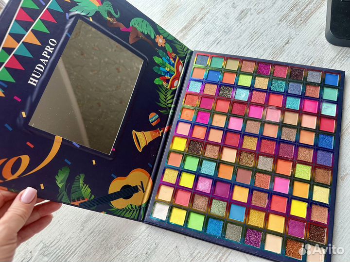 Палитра теней для век яркая большая