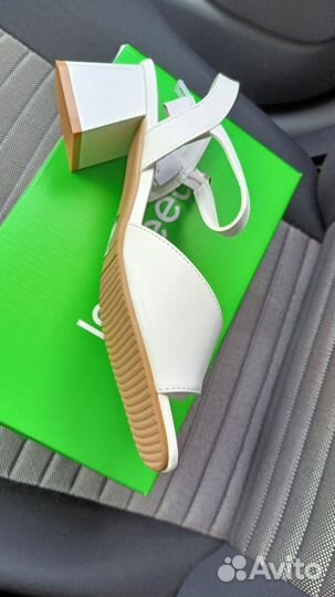 Босоножки женские