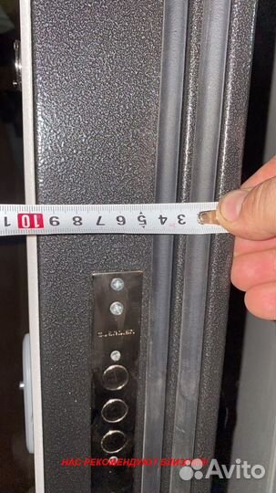 Тяжелая дверь металлическая в дом