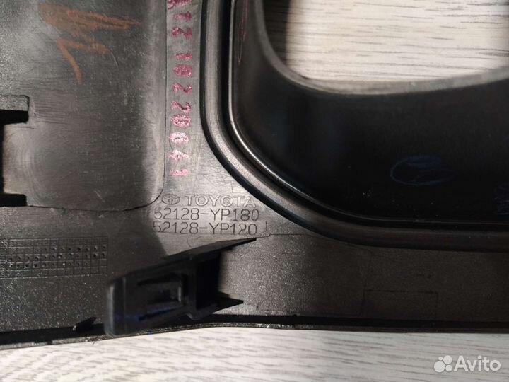 Оправа противотуманной фары Toyota Hilux 8 15-22