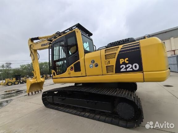 Стекло дверное нижнее экскаватор Komatsu PC 200