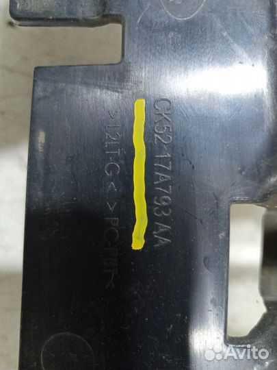 Кронштейн переднего бампера