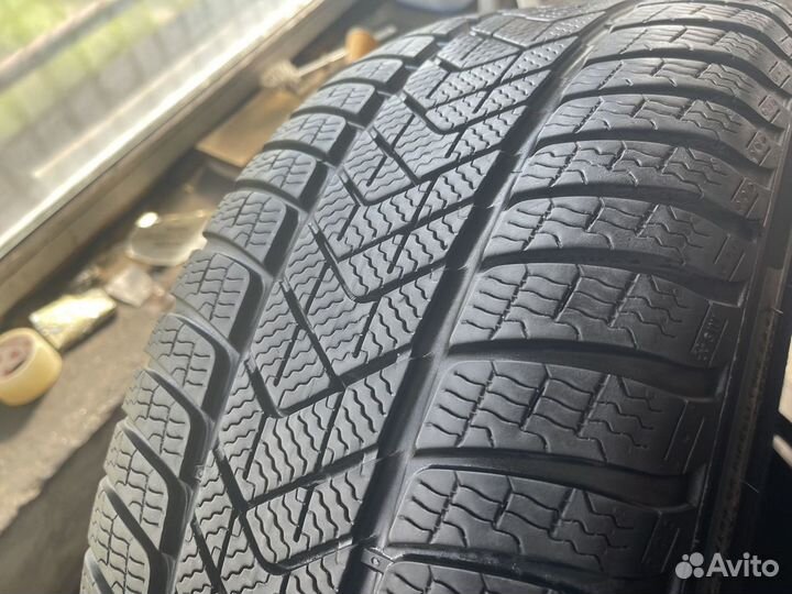 Pirelli Winter Sottozero 3 245/40 R19 и 275/35 R19 V