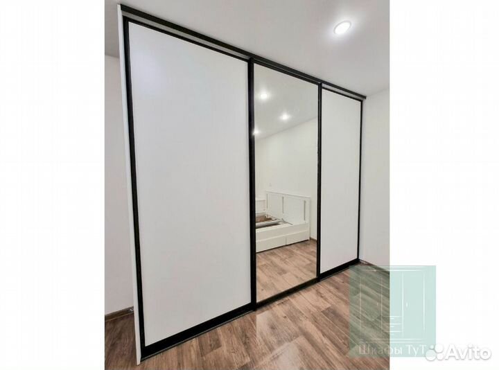 Шкаф с зеркалом