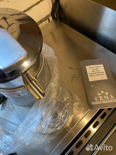 Соковыжималка для цитрусовых Vema SP2072/LM