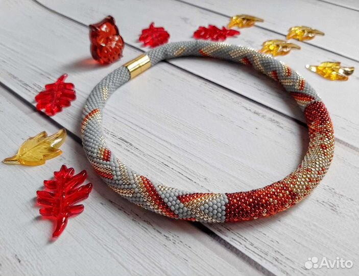 Колье из бисера