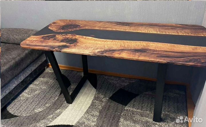 Компьютерный стол 'Courageous Cap'