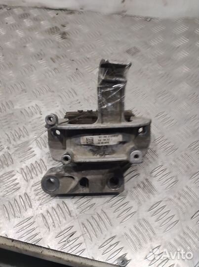 Подушка двигателя Volkswagen Teramont