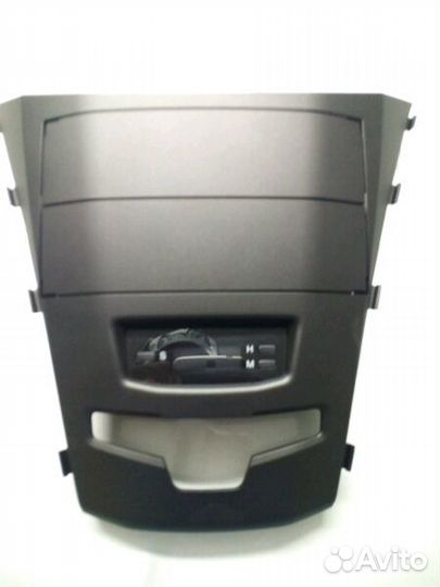 Новая консоль с часами Ssangyong action