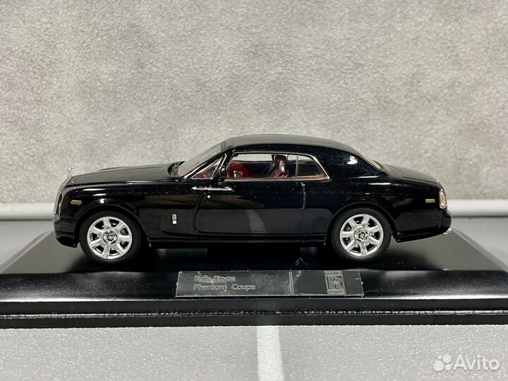 Редкая модель Rolls-Royce Phantom Black 1:43