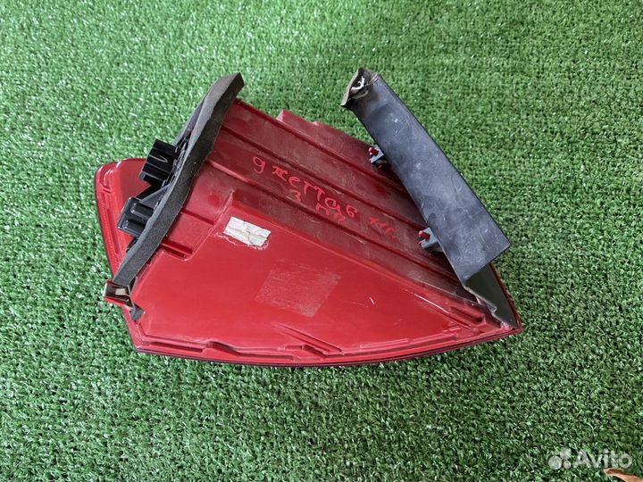 Фонарь задний правый Volkswagen Jetta (NF) VI (201