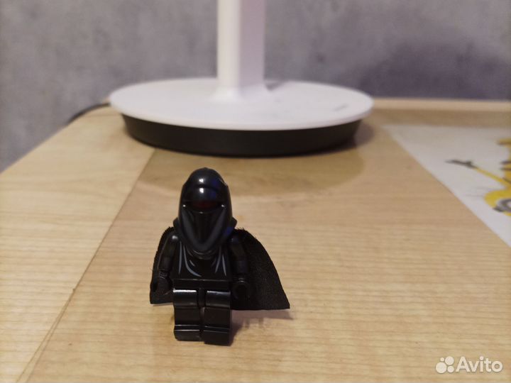 Продам lego человечков