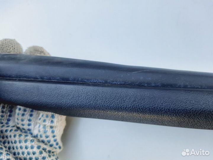 Уплотнитель передней левой двери Fiat Punto 3