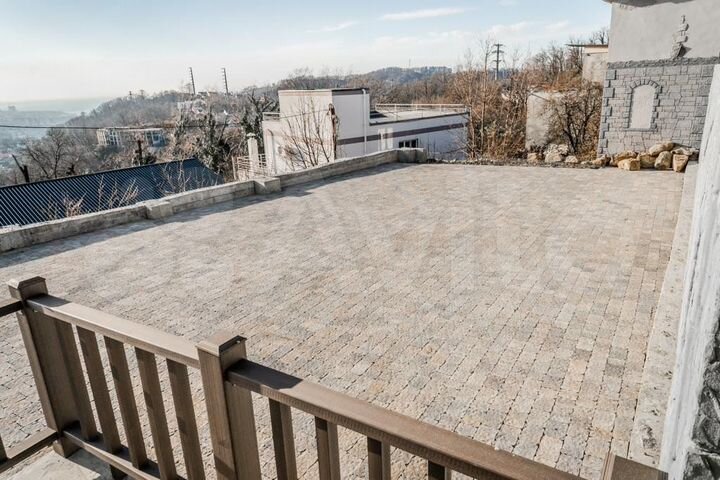 Дом 215 м² на участке 6,4 сот.