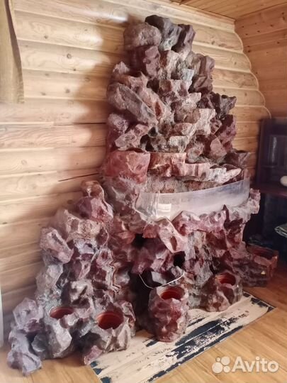 Горка с аквариумом и для цветов