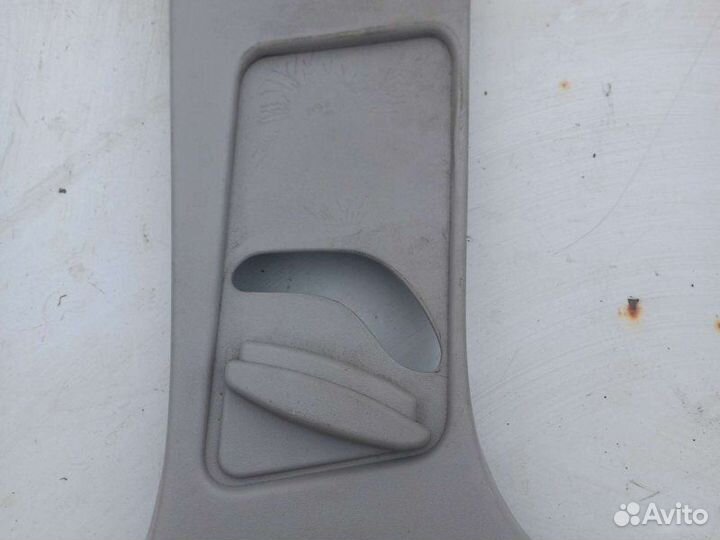 Обшивка центральной стойки правая Ford Focus 2