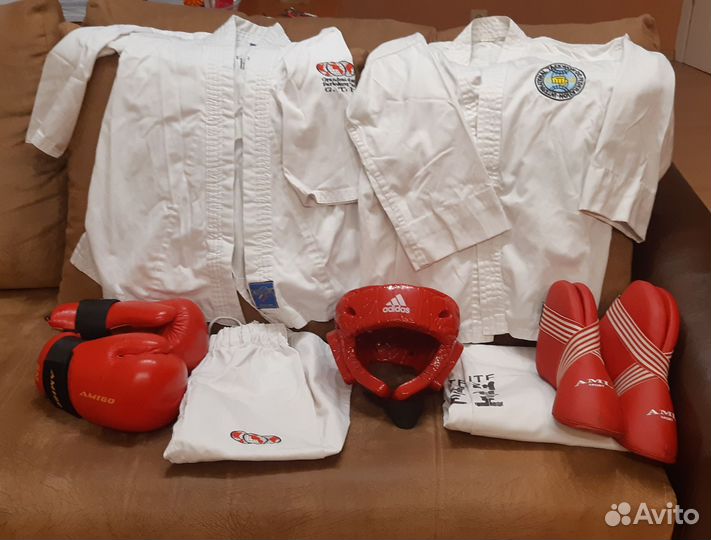 Добок для тхэквондо, перчатки, шлем, футы