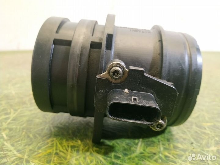 Расходомер воздуха Volkswagen Passat