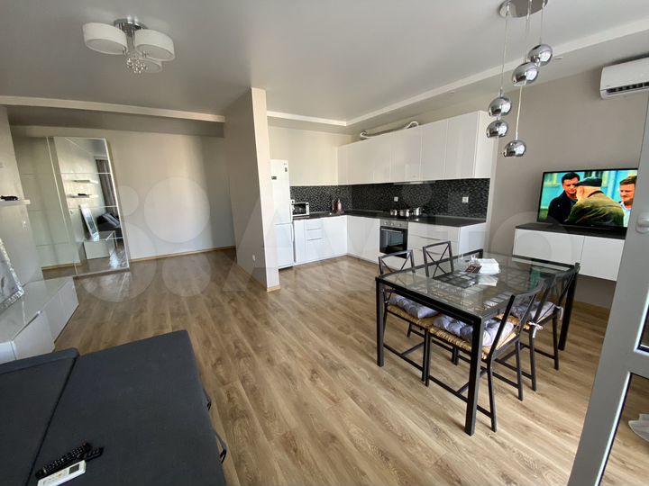 3-к. квартира, 100 м², 3/25 эт.